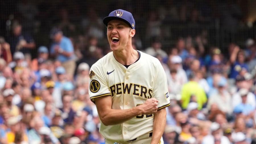 Milwaukee resiste el asedio y vence 3-2 a San Diego en un dramático Juego 1 de la Serie Divisional