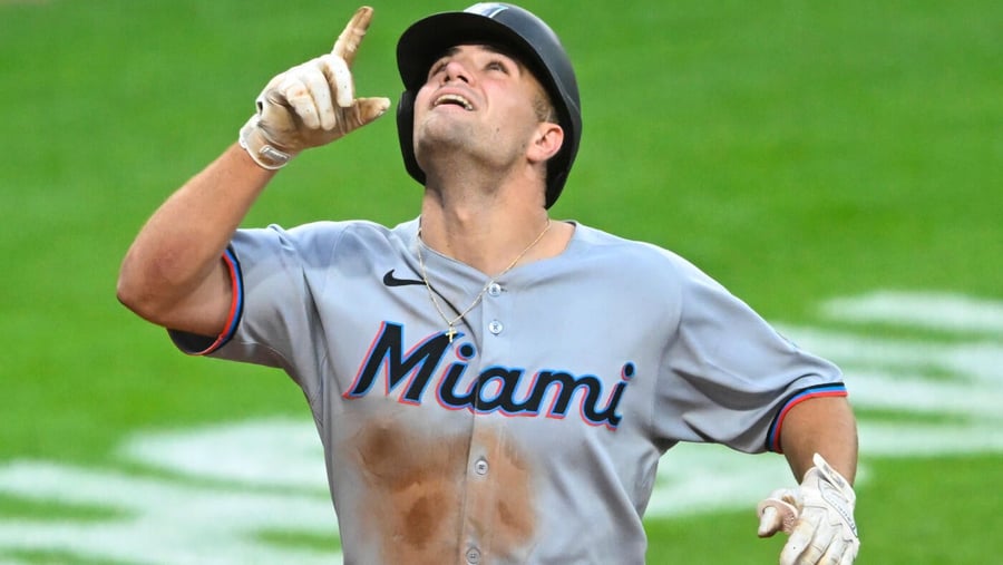 Crónica y balance: Jakob Marsee castiga a Arizona y Sandy Alcantara aparece desde el bullpen para conseguir el primer salvamento de su carrera